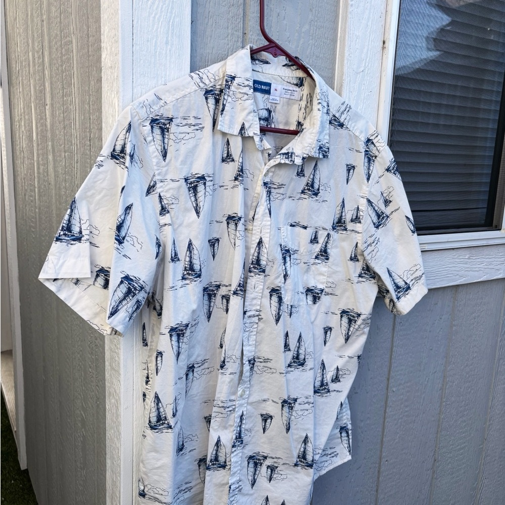 Old Navy White & Navy Sailboat Print Short-Sleeve Button-Up Shirt